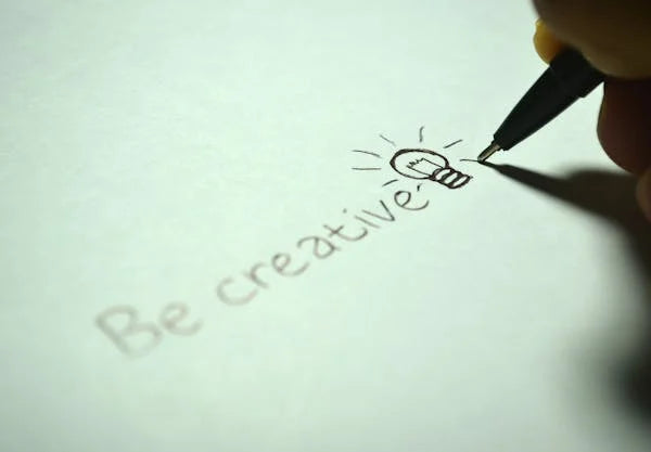 Koffie en creativiteit: hoe cafeïne je creatieve processen beïnvloedt